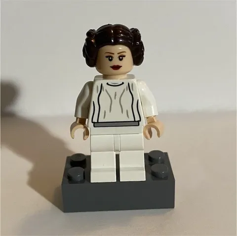 LEGO Star Wars Princess Leia minifigure from the 2011 Millennium Falcon set 