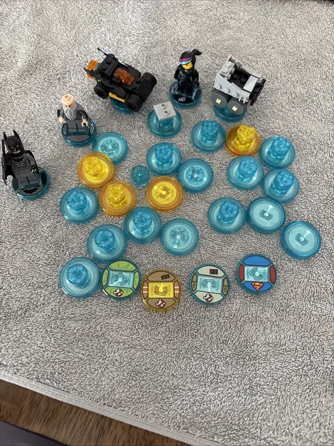 Lot Of Lego Dimensions Minifigures And Stands
