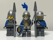 LEGO Castle Lion Knights Minifigure Lot 70402 Gatehouse Raid +Bonus Knight