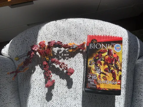 Lego 8979 Bionicle Glatorian MALUM FIGURE  & Manual+box