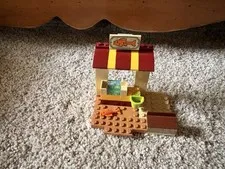 lego fish stand