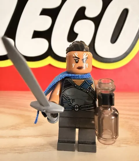 Lego Marvel Valkyrie Minifigure With Accessories 