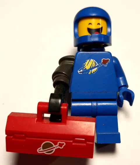 LEGO Movie 2 Apocalypse Benny Minifigure Cracked Logo – Brown Arm – Red Toolbox
