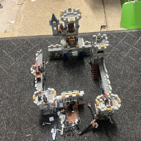 LEGO King's Castle Siege 7094  w/horse and some figs no dragon 