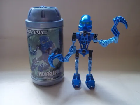 LEGO TECHNIC BIONICLE Gali #8533  Complete 35 pieces with Canister, no Manual