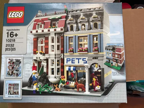 LEGO Pet Shop (10218)- Creator Expert -RETIRED- NEW -Sealed bags - 100% Complete