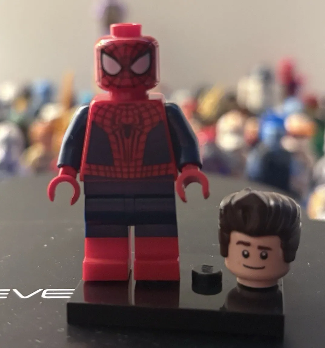 LEGO Amazing Spider Man w/ Alternate Head & Hair Piece, Display Stand