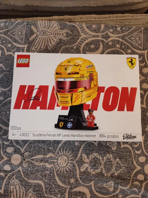 LEGO 43022 Editions Scuderia Ferrari HP Lewis Hamilton Helmet F1 884pc Sealed