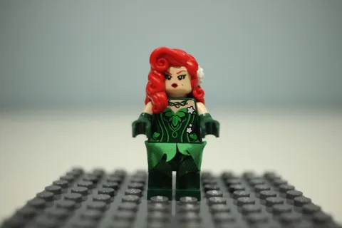 LEGO® Super Heroes Poison Ivy Minifigure The LEGO Batman Movie DC 70908 sh0327