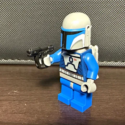 LEGO Star Wars Mandalorian death watch warrior with aftermarket pistol