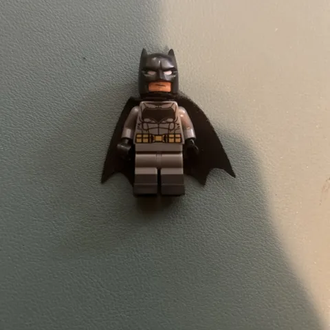 SH0218: Batman - Dark Bluish Gray Suit, Gold Belt, Black Hands, Spongy Cape