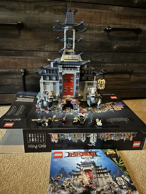 LEGO The LEGO Ninjago Movie: Temple of The Ultimate Ultimate Weapon (70617)