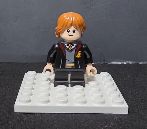 LEGO Harry Potter Ron Weasley Gryffindor Robe Minifig hp283