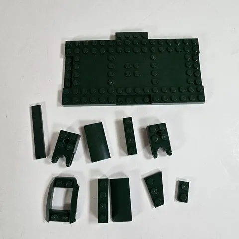 LEGO Dark Green Parts Lot Pieces Base Plate Slopes & Bricks 