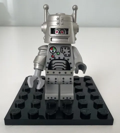 LEGO Minifigure Series 1 Robot 8683 Complete w Helmet Claw 2010 COL006