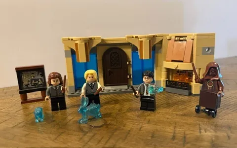 LEGO HARRY POTTER -- HOGWARTS ROOM OF REQUIREMENT SET 75966 Complete!