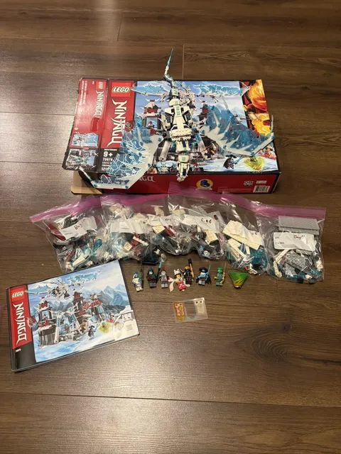 LEGO NINJAGO: Castle of the Forsaken Emperor (70678) 99% COMPLETE + Box
