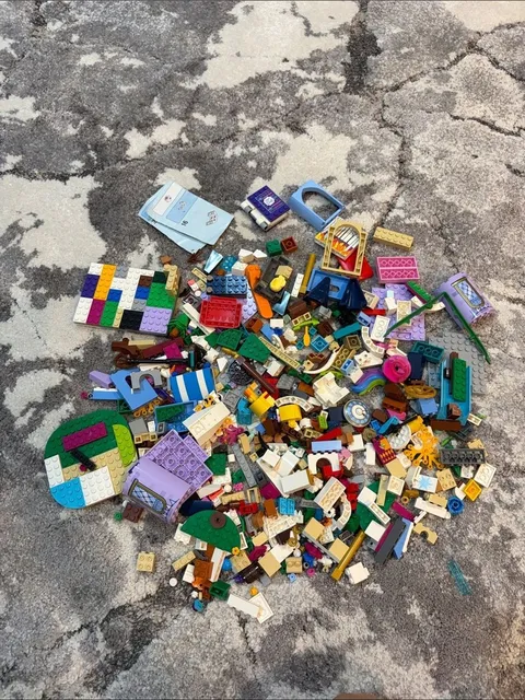 Lego pieces to mixed Disney sets