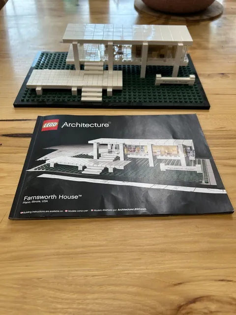 LEGO ARCHITECTURE: Farnsworth House (21009)