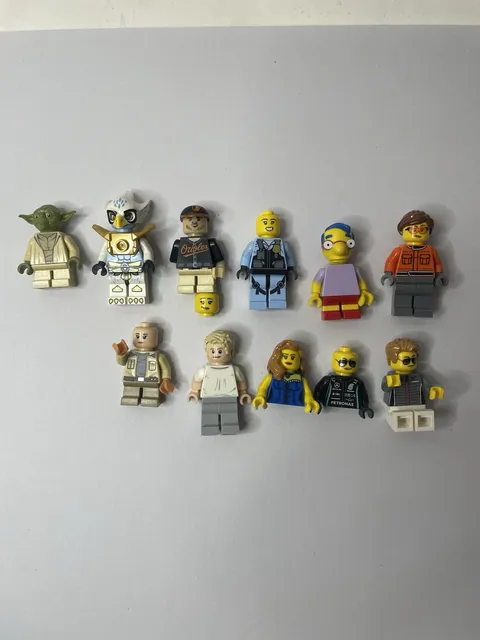 LEGO Minifigure Lot of 12 Yoda Milhouse Chima Star Wars City Mercedes Mixed