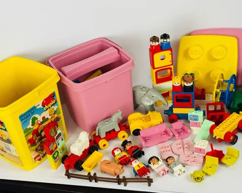 Vintage LEGO Duplo Lot 5.5 lbs 2552 Family Home 1684 Bucket Circus Clown Figures