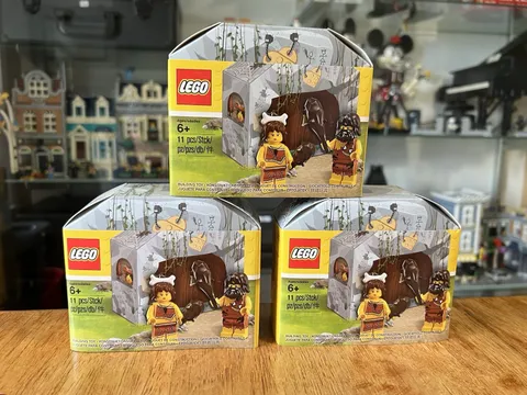New 2017 LEGO 5004936 Set Lot of 3 Caveman Cavewoman Minifigure Promotional GWP