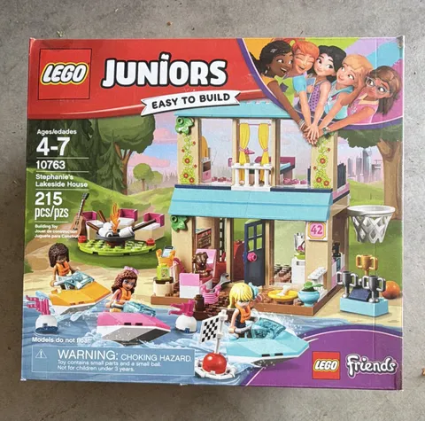 LEGO Juniors Friends 10763 Stephanie's Lakeside House Easy to Build 215pc