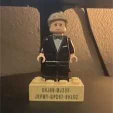 LEGO Minifigure Black Tuxedo Suit w/ Bow Tie Gray Hair on Tan Display Base