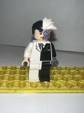 LEGO Batman Minifigure Two-Face - Black Stripe Hips (bat004) 2006