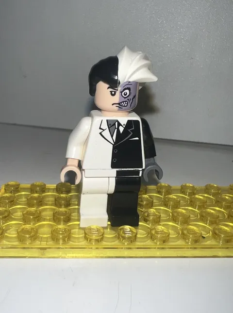 LEGO Batman Minifigure Two-Face - Black Stripe Hips (bat004) 2006