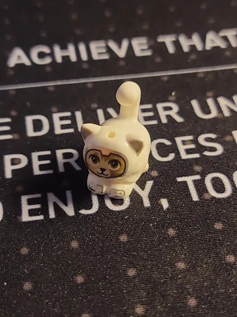 Lego New Animal - Astronaut Space Cat in Space Suit - Jones 42605 Mars Base