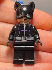 LEGO Batman 2006 Catwoman Minifigure Chase, scratched Torso, View Pictures
