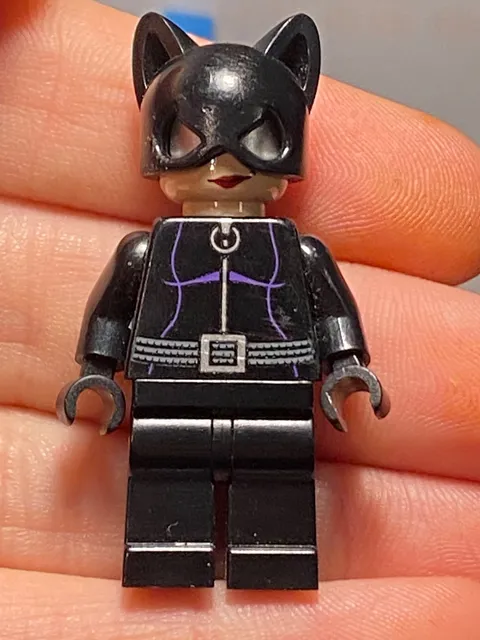 LEGO Batman 2006 Catwoman Minifigure Chase, scratched Torso, View Pictures