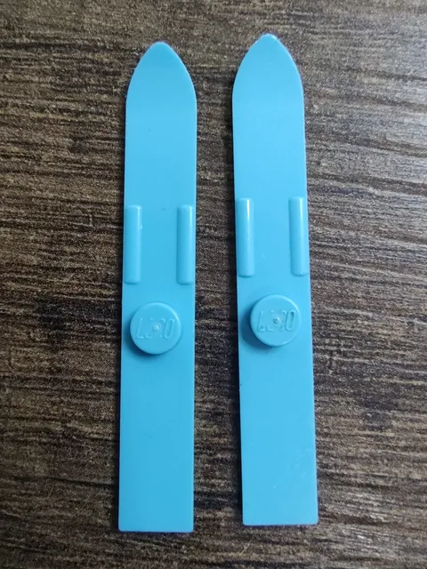 Lego 2X Minifig Utensil Ski Medium Azure 18744 