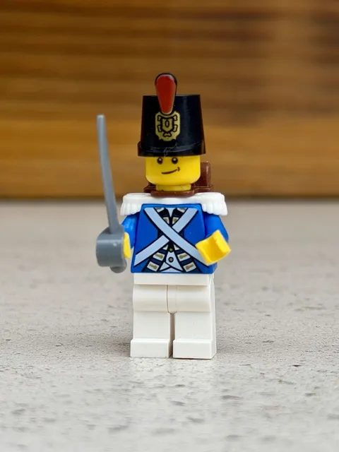 LEGO Bluecoat Soldier Minifigure Pirates III pi153 70411