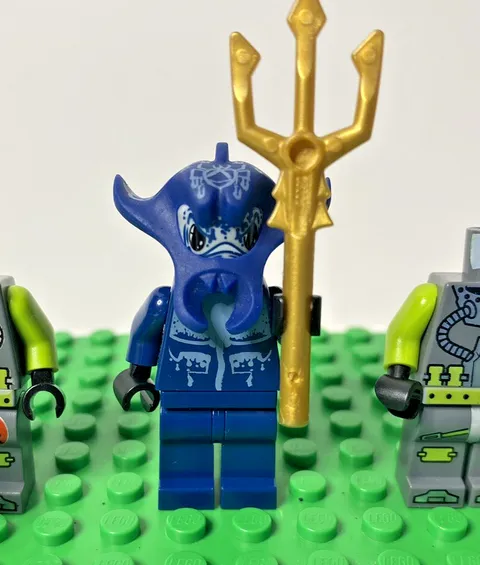LEGO 8075 Neptune Carrier -Atlantis Scuba Divers atl011 atl003 Manta Warrior