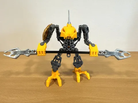 LEGO Bionicle 7138 Rahkshi 100% Complete with Gold Shield Great Condition