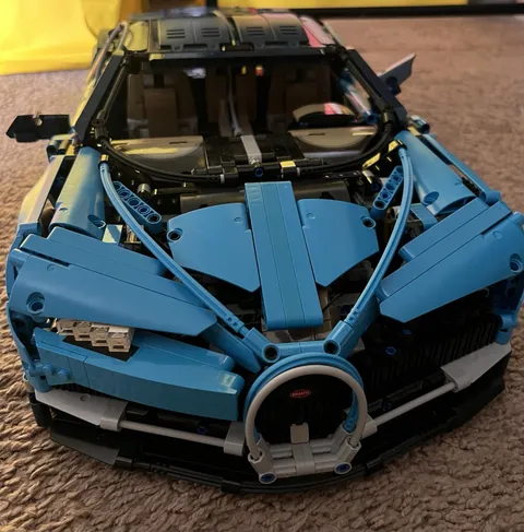 LEGO TECHNIC: Bugatti Chiron (42083)