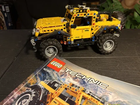 LEGO Technic Jeep Wrangler 42122 Complete Set with Instruction Manual
