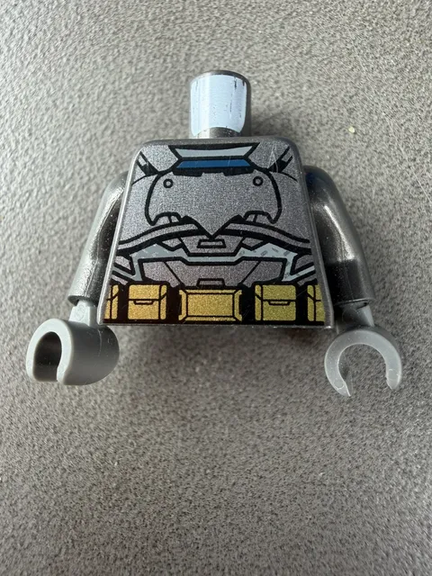 LEGO - Minifig, Torso Batman Logo with Body Armor and Gold Belt Pattern 