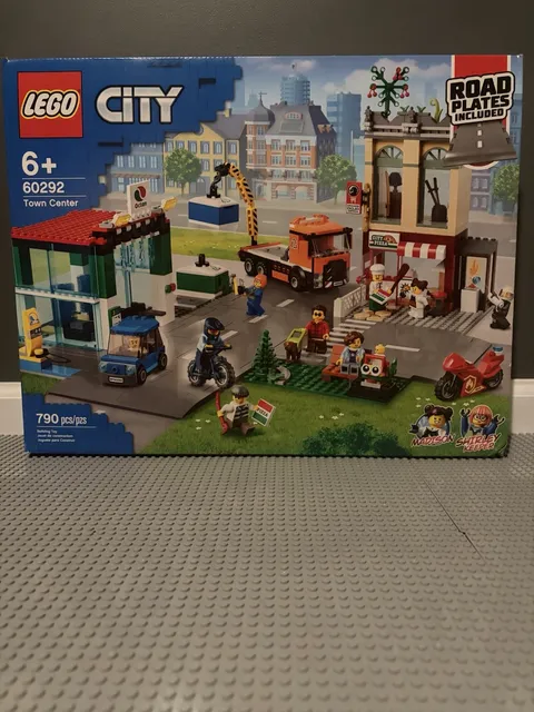LEGO City Adventures Town Center Set 60292 Road Plates 790pcs (MISSING FIGS)