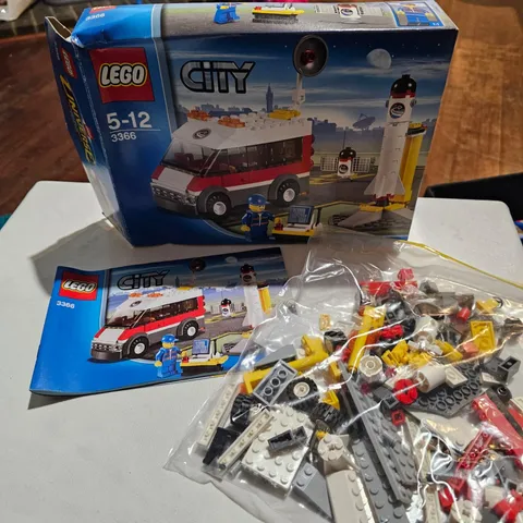 LEGO City Space Exploration Set 3366 Satellite Launch Pad COMPLETE Astronaut