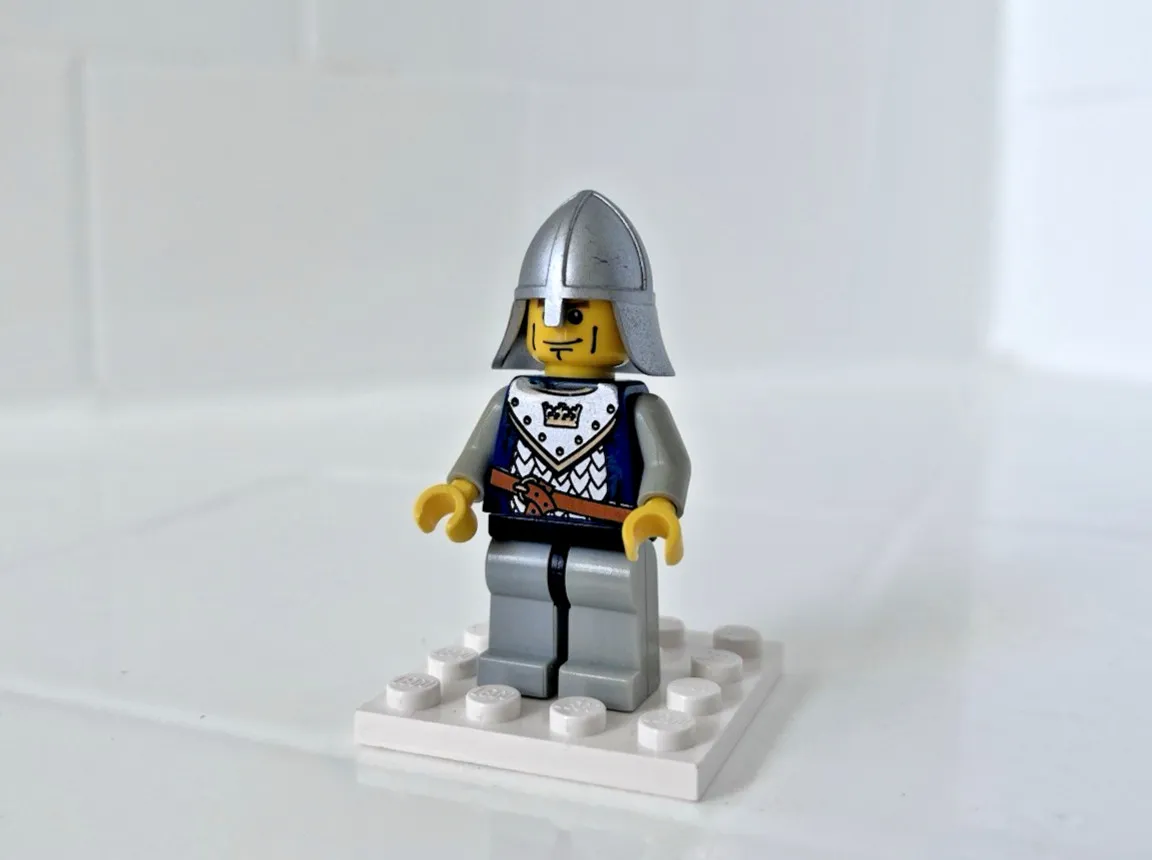 LEGO Castle Fantasy Era Crown Knight Minifigure cas339 RARE Factory Defect