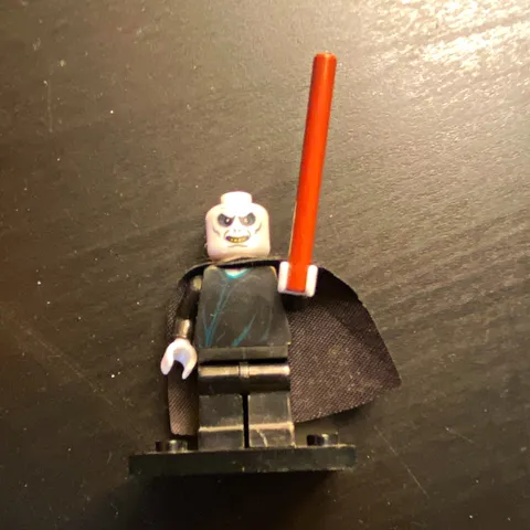 LEGO Minifigure Voldemort Harry Potter White Head Black Outfit