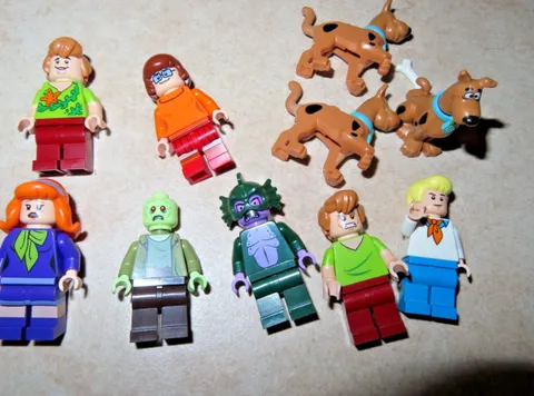 LEGO  Mystery Inc Gang  Fred Daphne Velma Shaggy & Scooby-Doo swamp monster