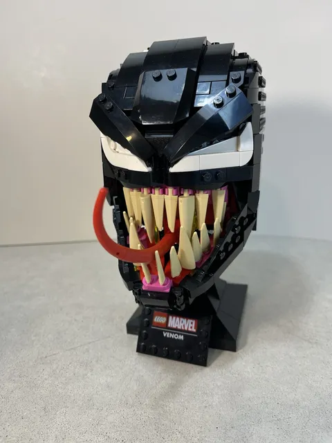 LEGO Super Heroes Marvel: Venom (76187), Complete