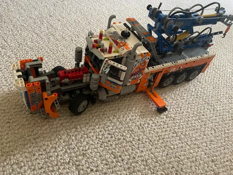 LEGO TECHNIC: Heavy-duty Tow Truck (42128) Pre Owned