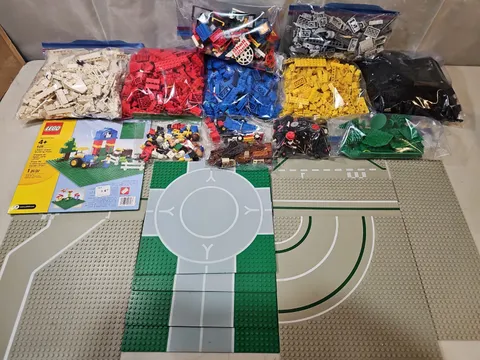 Vintage Lego Huge Lot Nearly 14 Pounds Mostly 80's & 90's Inc Figures, Vehicles 