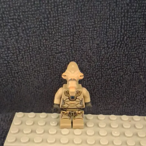 Star Wars Geonosian Minifigure (sw0320) from the Clone Wars era.