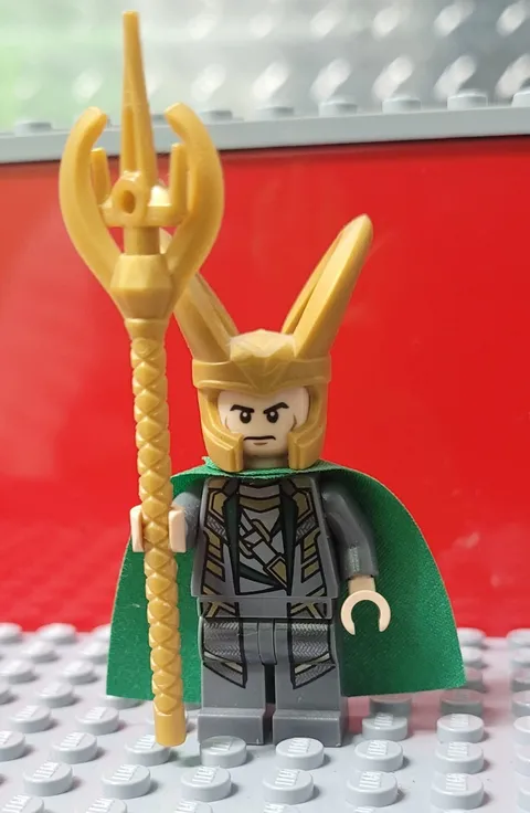 Lego Loki  Minifigure 6867 Cosmic Cube Escape Authentic